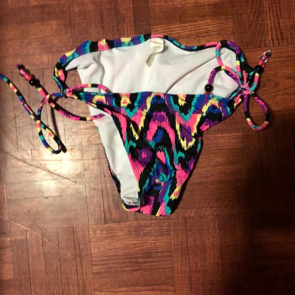 Bikini bottoms - Picture 1 of 2